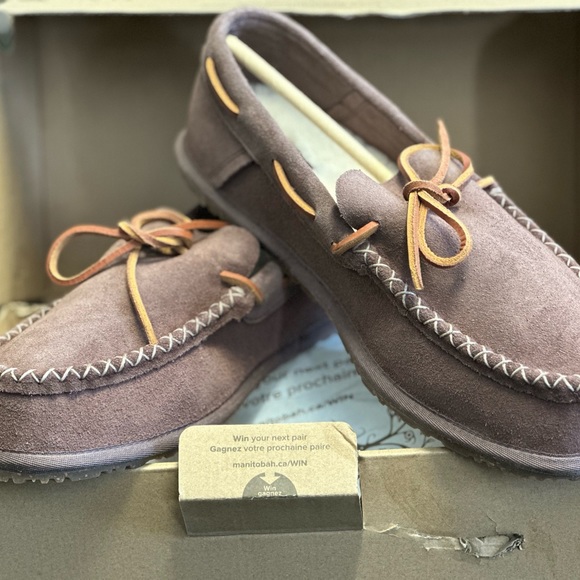 Manitobah Mukluks- mens slippers - sz 10 - Picture 1 of 1